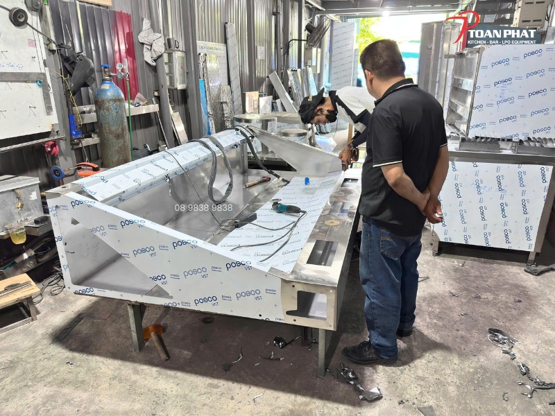 TOÀN PHÁT THI CÔNG HỆ THỐNG BẾP CÔNG NGHIỆP CHO TRUNG NGUYÊN LEGEND TÂN SƠN HÒA 4 Sản phẩm inox được gia công cẩn thận, đảm bảo chất lượng, bền bỉ