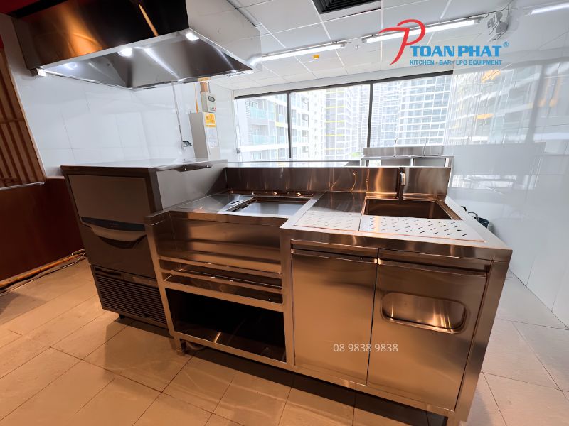 TOÀN PHÁT THI CÔNG BẾP MỞ NHÀ HÀNG NHẬT TEPPAN 7 Quầy pha chế inox trong dự án nhà hàng Nhật Teppan
