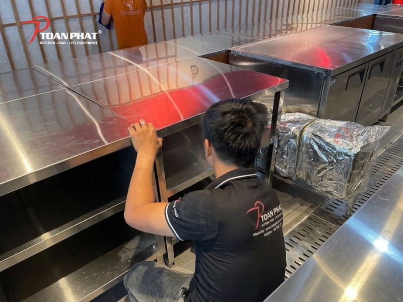 TOÀN PHÁT THI CÔNG BẾP MỞ NHÀ HÀNG NHẬT TEPPAN 3 Thi công lắp đặt thiết bị đồng bộ bếp mở nhà hàng Nhật Teppan
