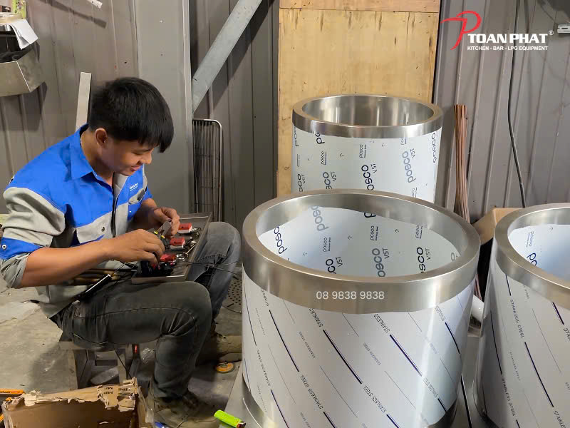 Thiết kế bếp quán phở 28 Sản xuất nồi phở trực tiếp tại xưởng, chủ động tiến độ và chất lượng