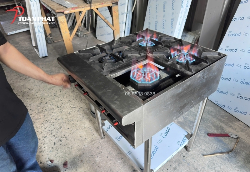 Bếp âu công nghiệp dùng gas lửa lên đều, nhiệt độ ổn định