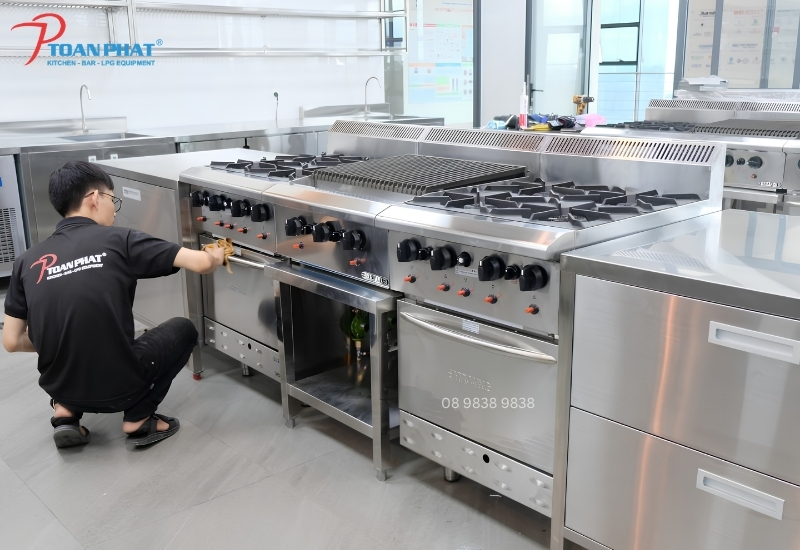 Line bếp Âu với các thiết bị bếp chuyên dụng