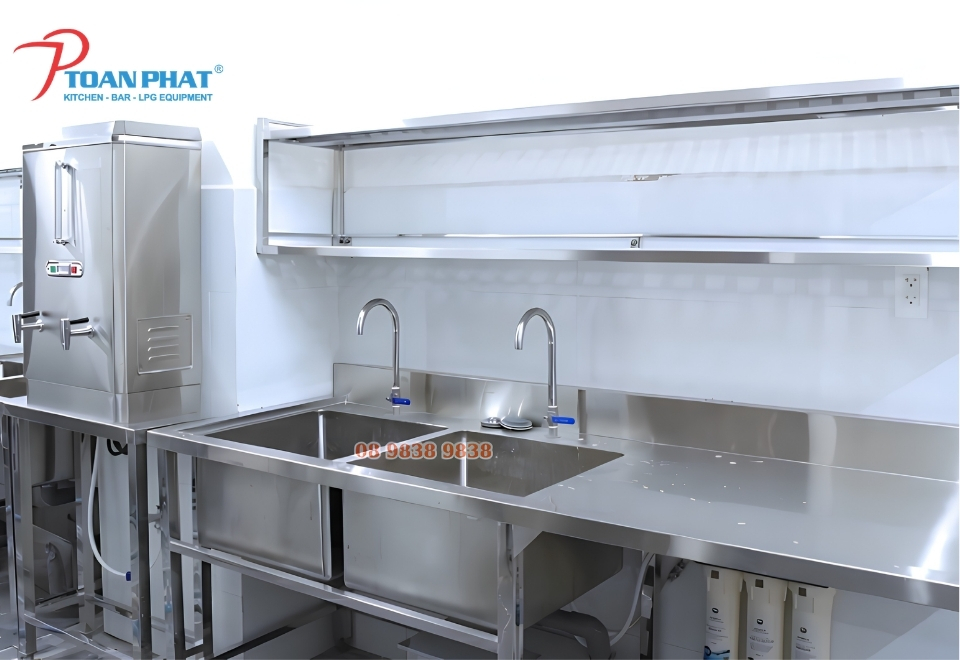 Chậu rửa Toàn Phát lắp đặt cho khu rửa bếp công nghiệp nhà hàng Âu