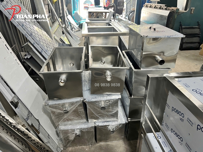 THI CÔNG BỂ TÁCH MỠ INOX CÔNG NGHIỆP TRỌN GÓI 7 Gia công bể tách mỡ inox 304 trực tiếp tại xưởng Toàn Phát