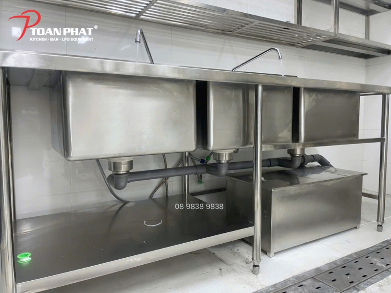 THI CÔNG BỂ TÁCH MỠ INOX CÔNG NGHIỆP TRỌN GÓI 2 Giải pháp thi công bể tách mỡ tối ưu cho khách sạn, căn tin và bếp ăn tập thể