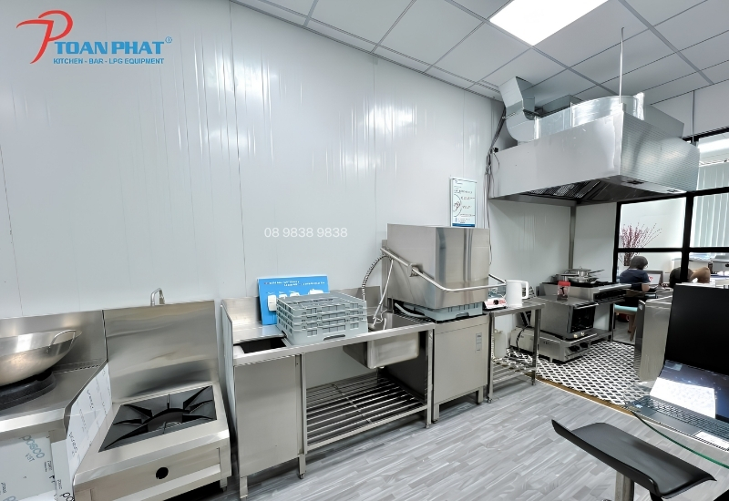 showroom bếp công nghiệp toàn phát