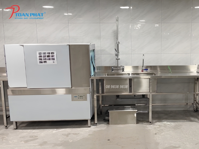 Máy rửa chén băng tải cho tiệc cưới, hội nghị, căn tin 2000 suất ăn 5 Máy rửa chén băng tải Winterhalter C50