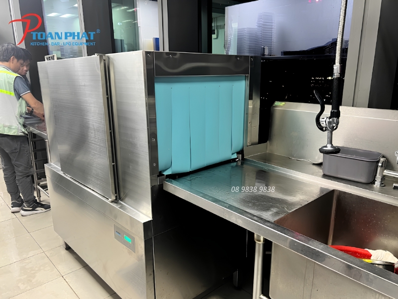 Máy rửa chén băng tải cho tiệc cưới, hội nghị, căn tin 2000 suất ăn 4 Máy rửa chén băng tải phù hợp với nhiều mô hình kinh doanh