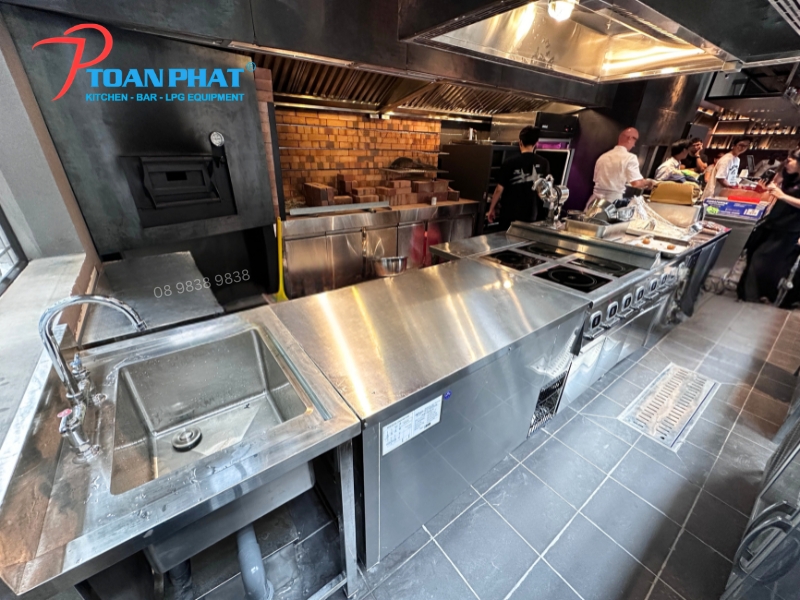 TOÀN PHÁT THIẾT KẾ & THI CÔNG BẾP NHÀ HÀNG ESTA SAIGON 6 Thiết bị inox phụ trợ khu bếp nhà hàng Esta Saigon
