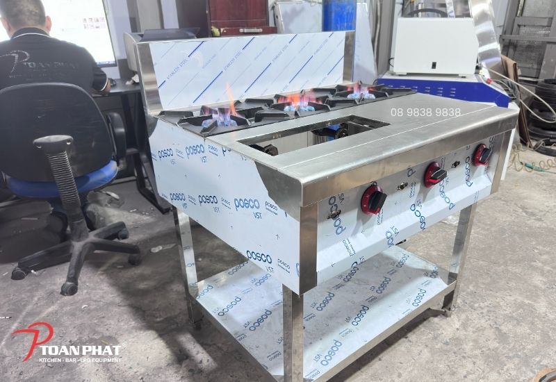 Toàn Phát thiết kế và sản xuất bếp công nghiệp theo yêu cầu 5 Bếp Âu 3 họng tích hợp khay topping