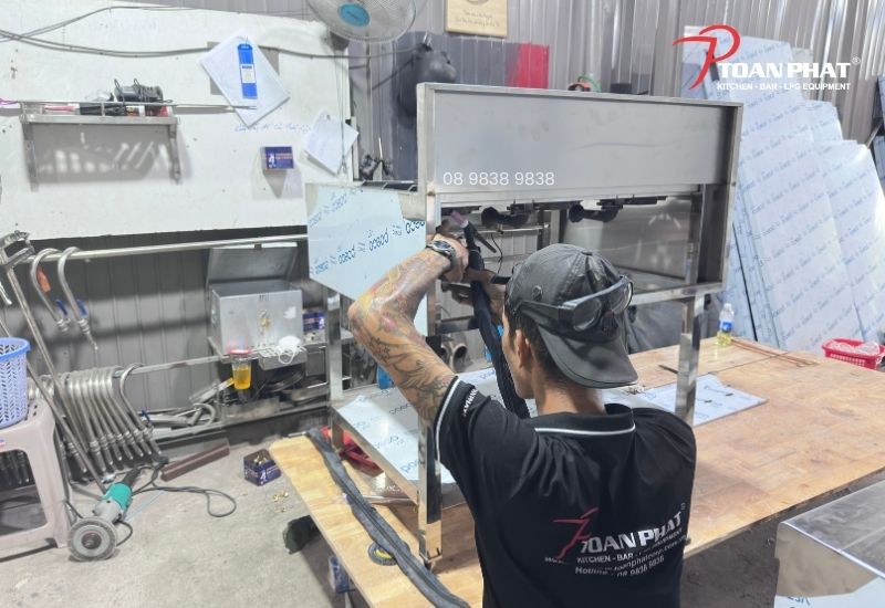 Toàn Phát thiết kế và sản xuất bếp công nghiệp theo yêu cầu 7 Bếp được sản xuất trực tiếp tại xưởng inox Toàn Phát