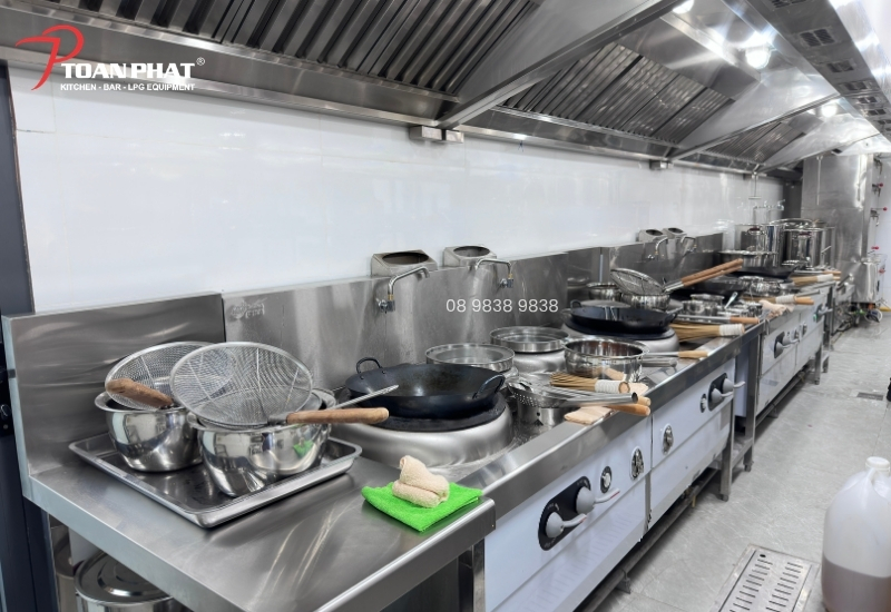 Vì sao bếp nhà hàng Trung Hoa phải sử dụng hệ thống hút khói công suất lớn? 3 Hệ thống hút khói giúp không gian bếp sạch và thông thoáng