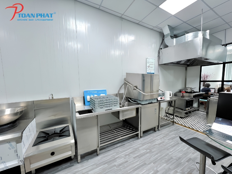 Showroom thiết bị bếp công nghiệp Toàn Phát 16 Khu vực thiết bị rửa và vệ sinh bếp công nghiệp
