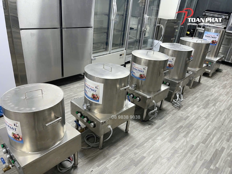 Showroom thiết bị bếp công nghiệp Toàn Phát 4 Nồi phở điện nhiều dung tích khác nhau