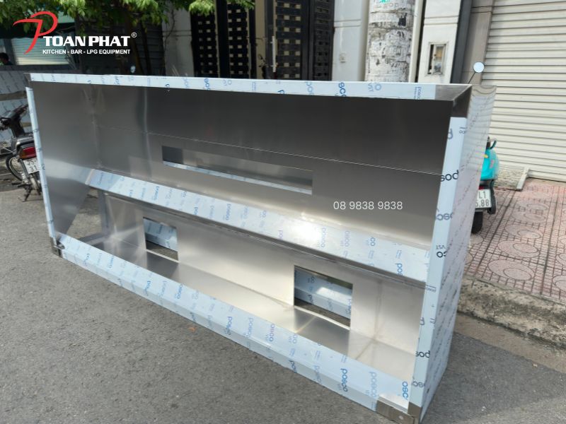Thi công hệ thống hút khói cho bếp 2.000 suất ăn cần lưu ý những gì? 2 Lượng nhiệt và khói phát sinh nên cần hệ thống hút khói chuyên nghiệp