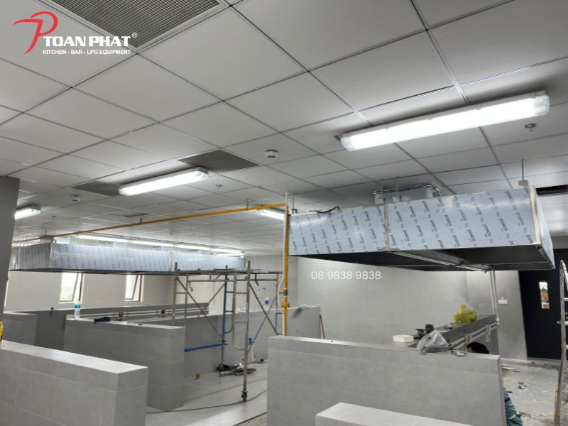 Thi công hệ thống hút khói cho bếp 2.000 suất ăn cần lưu ý những gì? 1 Hệ thống hút khói bếp 2.000 suất ăn