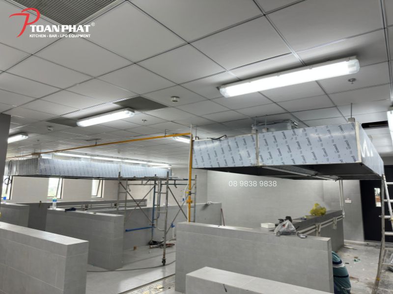 Thi công hệ thống hút khói cho bếp 2.000 suất ăn cần lưu ý những gì? 6 Thiết kế hệ thống phải tính đến bảo trì ngay từ đầu