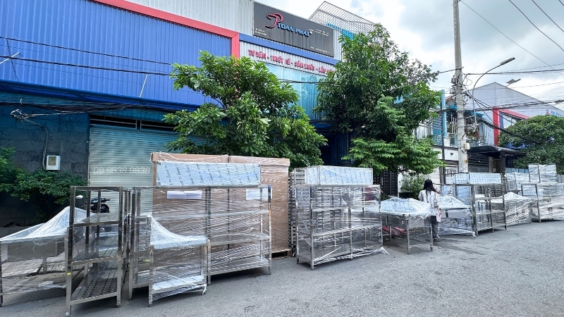 Gia công inox số lượng lớn theo yêu cầu - Xưởng inox Toàn Phát 14 Kiểm tra trước khi xuất xưởng