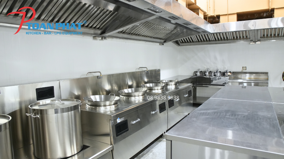 Thi công bếp ăn công nghiệp quy mô lớn 500 - 2000 suất/ngày 4 Khu nấu bếp của tòa nhà Etown 6 do Toàn Phát thi công trọn gói