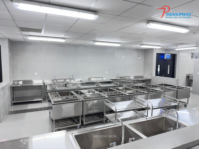 Thi công bếp ăn công nghiệp quy mô lớn 500 - 2000 suất/ngày 1 Thi công bếp ăn công nghiệp quy mô lớn 500 - 2000 suất/ngày