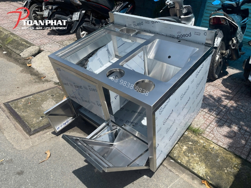 QUẦY PHA CHẾ INOX MINI 9 Toàn Phát gia công quầy pha chế inox mini theo kích thước riêng của khách hàng