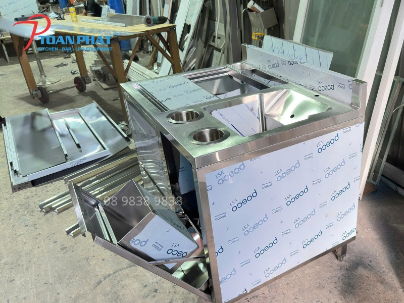 QUẦY PHA CHẾ INOX MINI 8 Cách chọn model Quầy pha chế inox theo mặt bằng và nhu cầu sử dụng