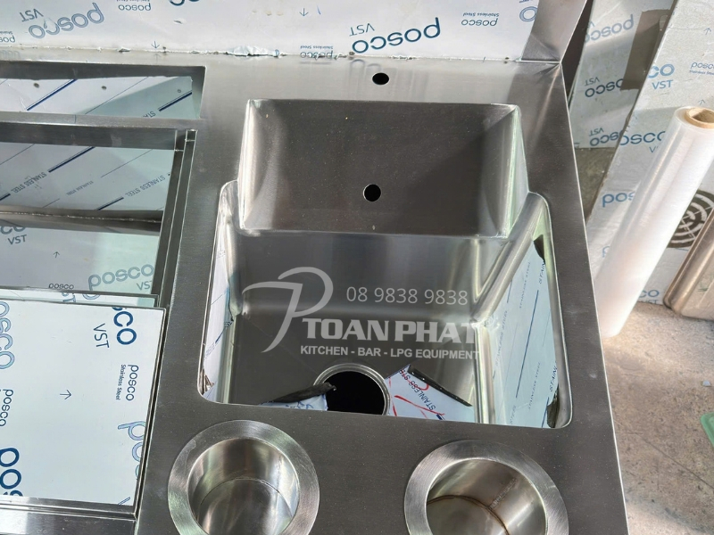 QUẦY PHA CHẾ INOX MINI 6 Quầy pha chế inox tích hợp bồn rửa tiện lợi, thiết kế tối ưu không gian pha chế