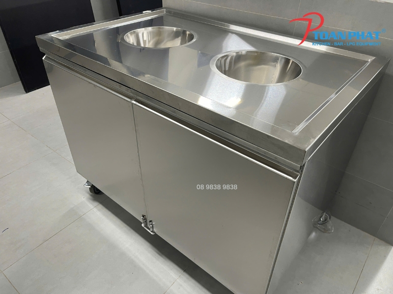 XE THU GOM THỨC ĂN THỪA INOX 304 - THIẾT KẾ THEO YÊU CẦU 16 Xe thu gom thức ăn thừa inox 304 thiết kế chuyên dụng cho bếp công nghiệp