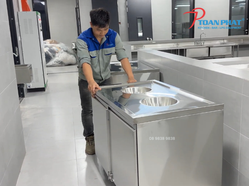 XE THU GOM THỨC ĂN THỪA INOX 304 - THIẾT KẾ THEO YÊU CẦU 22 Toàn phát sản xuất xe thu gom thức ăn thừa inox 304 cho dự án 2000 suất ăn của tập đoàn FPT