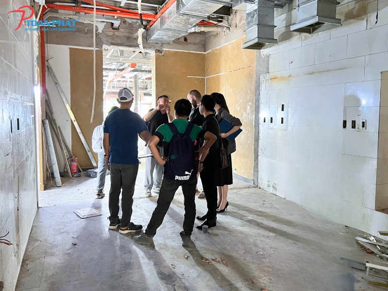 Mặt bằng 50m², 100m² hay 300m² nên chọn mô hình bếp nào? 14 Khảo sát mặt bằng và tiếp nhận nhu cầu