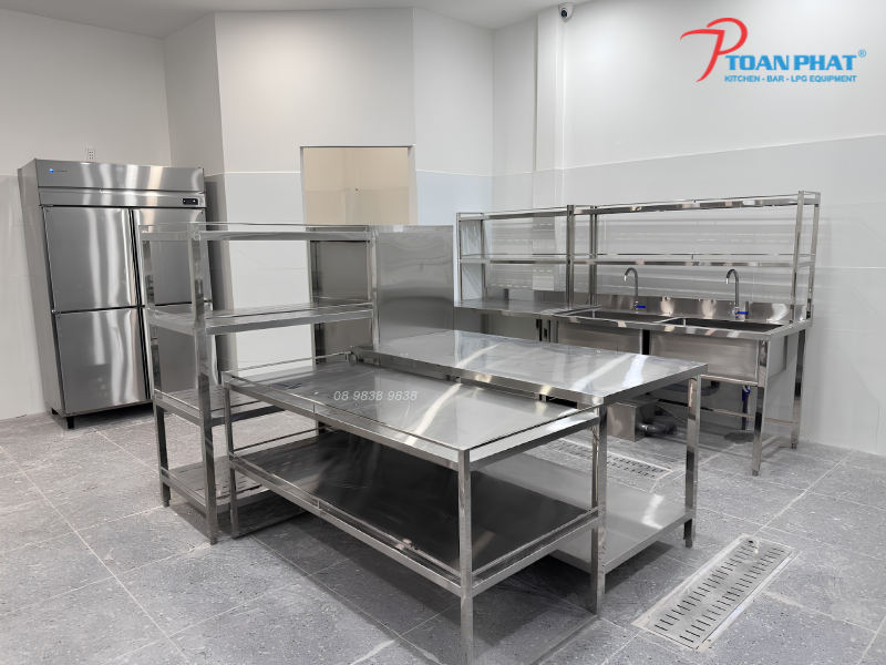 Mặt bằng 50m², 100m² hay 300m² nên chọn mô hình bếp nào? 8 Danh mục thiết bị cần cân nhắc đầu tư