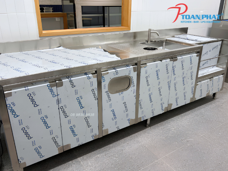 Mẫu quầy pha chế inox có ngăn kéo và khoang tủ