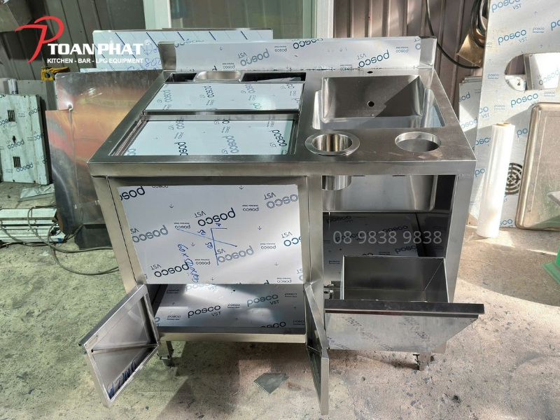QUẦY PHA CHẾ INOX MINI 3 Quầy pha chế inox mini TP thiết kế gọn gàng, thuận tiện cho thao tác tại quầy