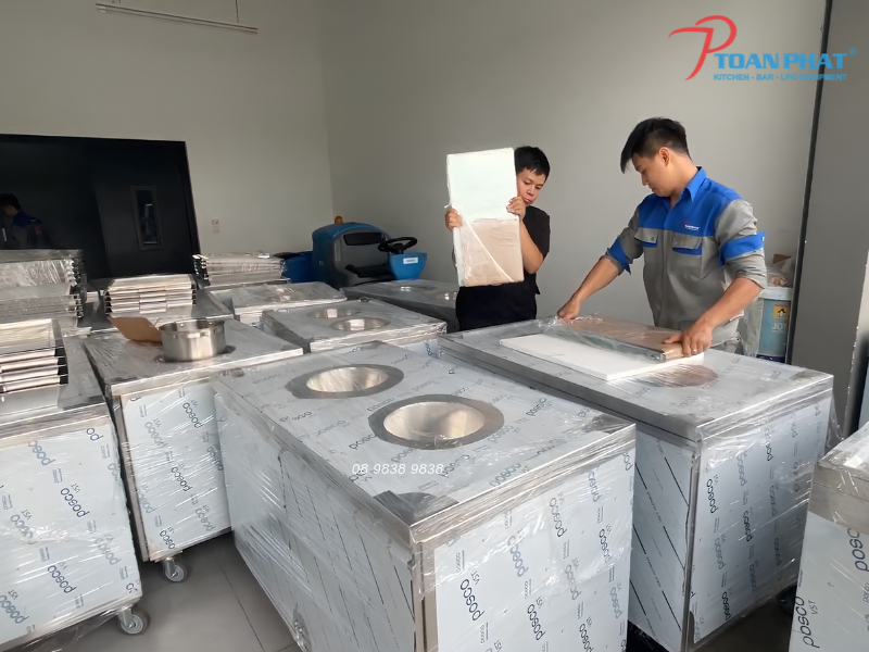 Các mẫu xe đẩy inox công nghiệp sản xuất theo yêu cầu | Toàn Phát 12 Kiểm tra và bàn giao sản phẩm