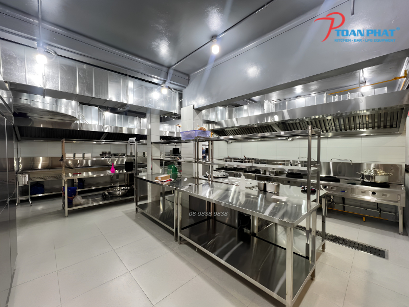 Mặt bằng 50m², 100m² hay 300m² nên chọn mô hình bếp nào? 9 Mặt bằng 300m² nên đầu tư mô hình bếp nào