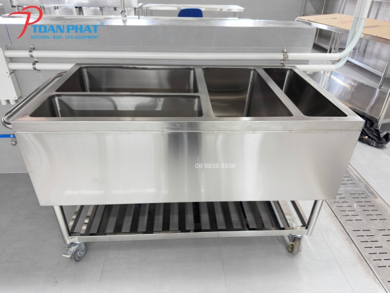 XE THU GOM BÁT ĐĨA BẨN INOX 304 - THIẾT KẾ THEO YÊU CẦU 16 Xe thu gom bát đĩa bẩn inox 304 do Toàn Phát gia công