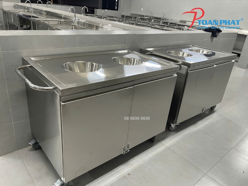Các mẫu xe đẩy inox công nghiệp sản xuất theo yêu cầu | Toàn Phát 5 Xe thu gom thức ăn thừa inox